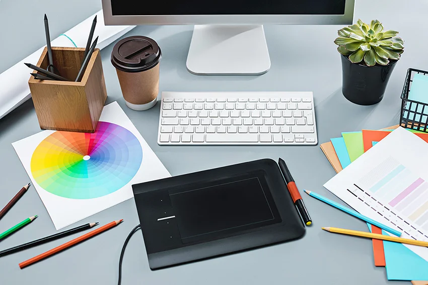 7 notions de bases à connaître en graphisme : colorimétrie rvb et cmjn, résolution print et web, types d’images, signification des couleurs, choix des typographies, hiérarchie de mise en page, aller à l'essentiel.